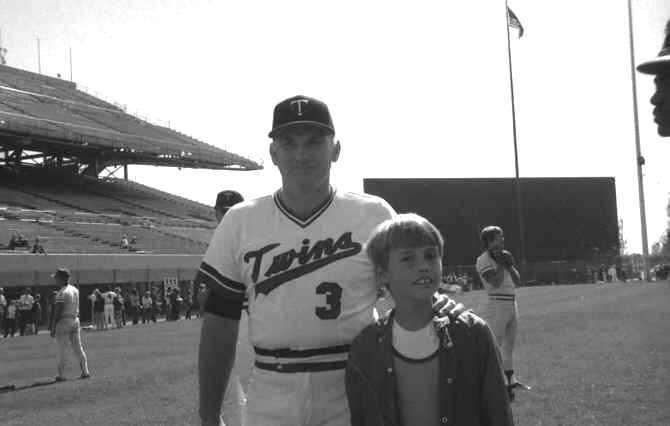 Photo Day: Hall-of-Famer Harmon Killebrew of the 1974 Minnesota Twins with my brother Chris (Source: LP, 1974)